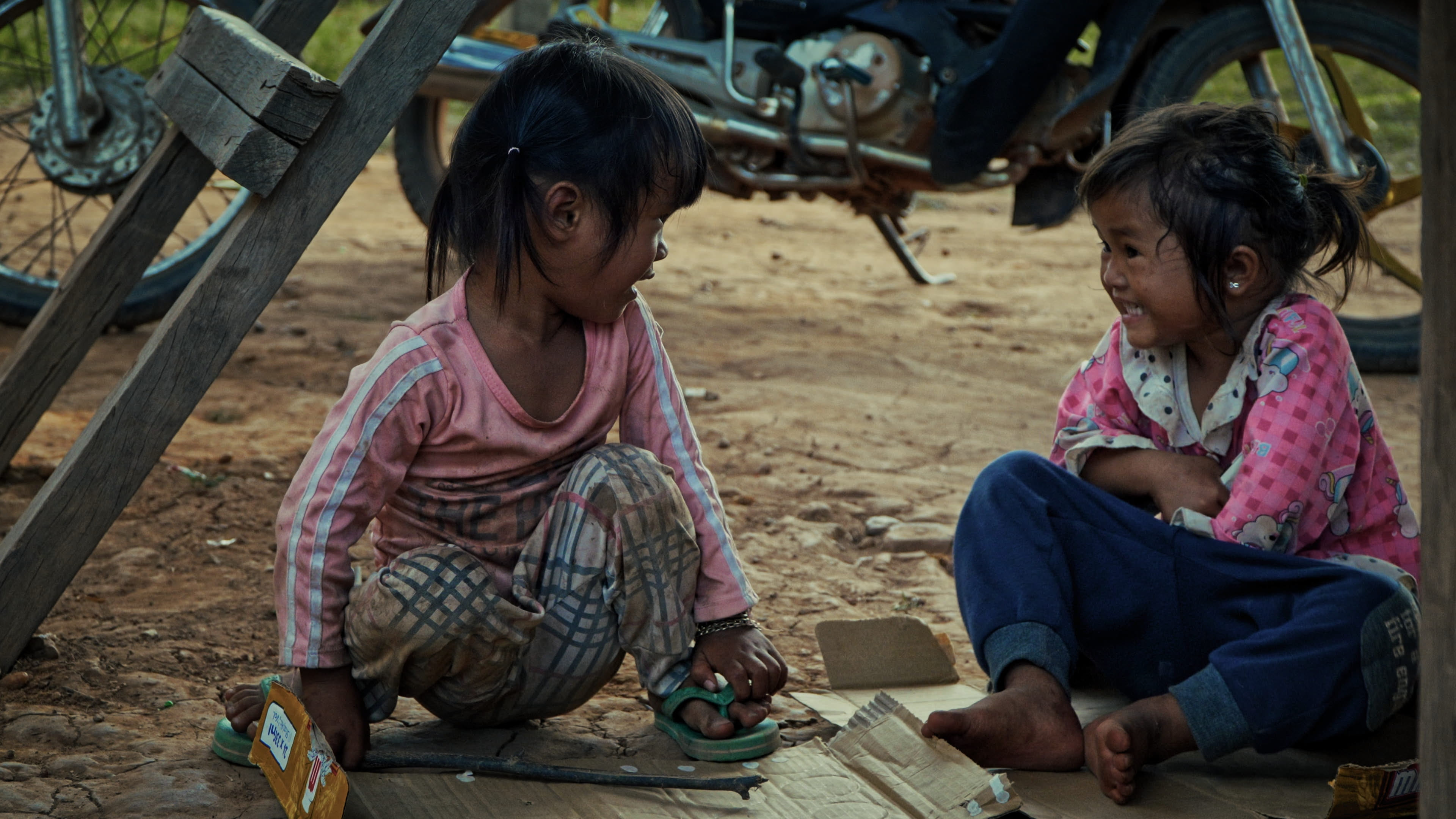 Scena di Kimi e Horng in Cambogia